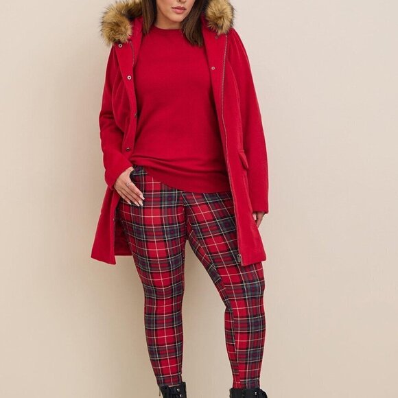 TORRID Pocket Pixie Skinny Studio Luxe Ponte High-Rise Pant - Picture 1 of 4